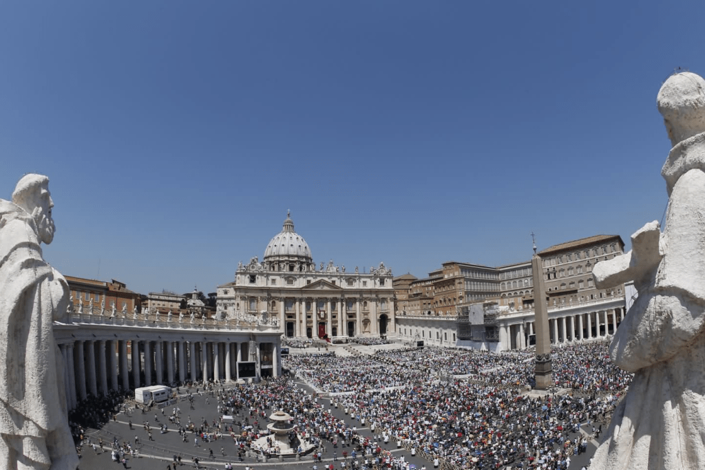 People at saint peters square